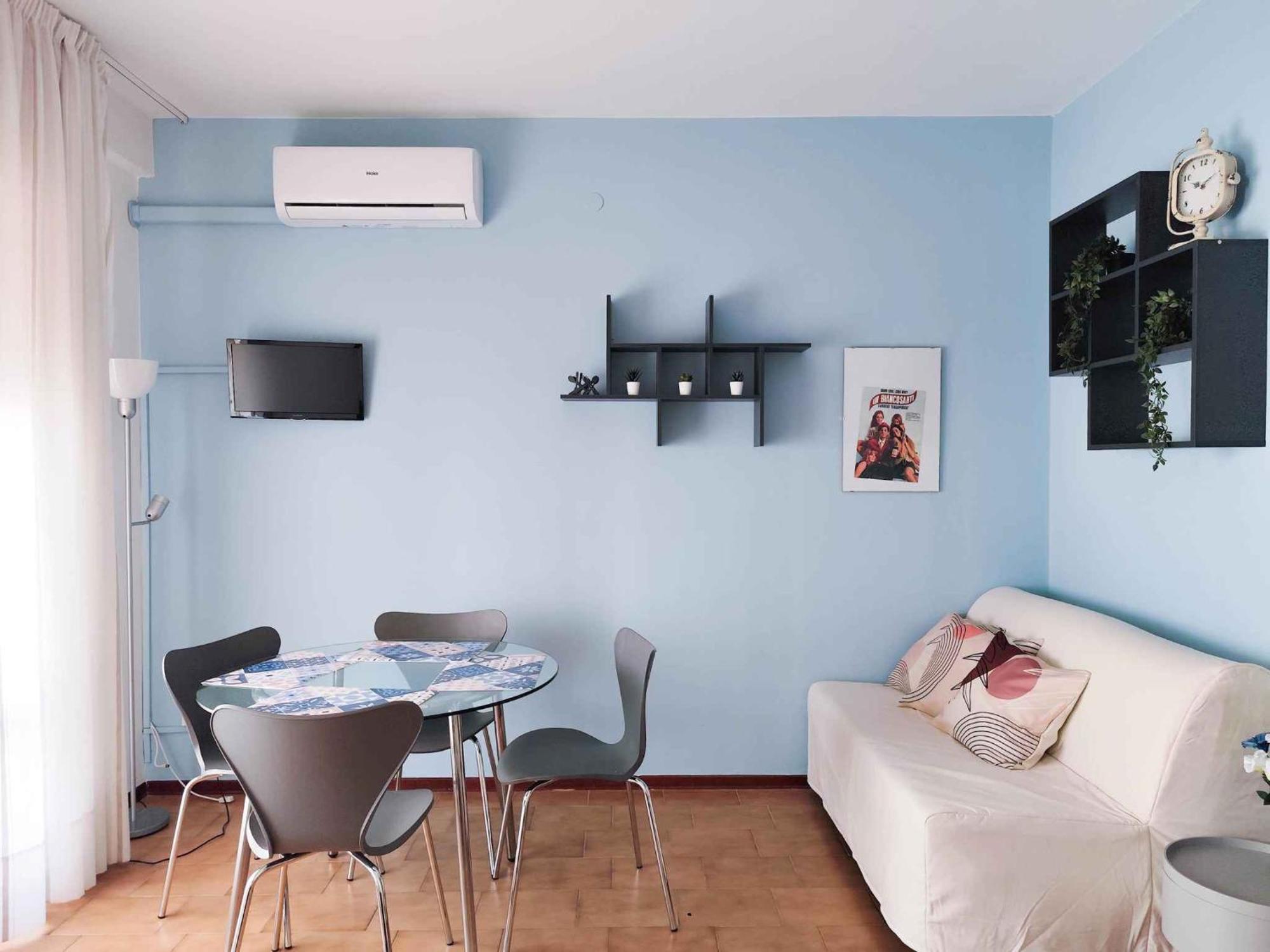Apartment In 33248